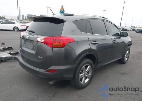 2015 Toyota Rav4 Xle z USA, uszkodzony, nr VIN JTMWFREV2FJ035188